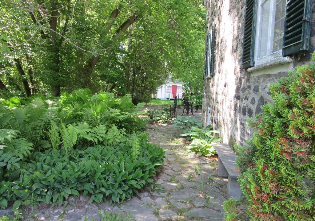 Auberge Du Manoir Dauth Sainte-Anne-de-la-Perade Exterior photo